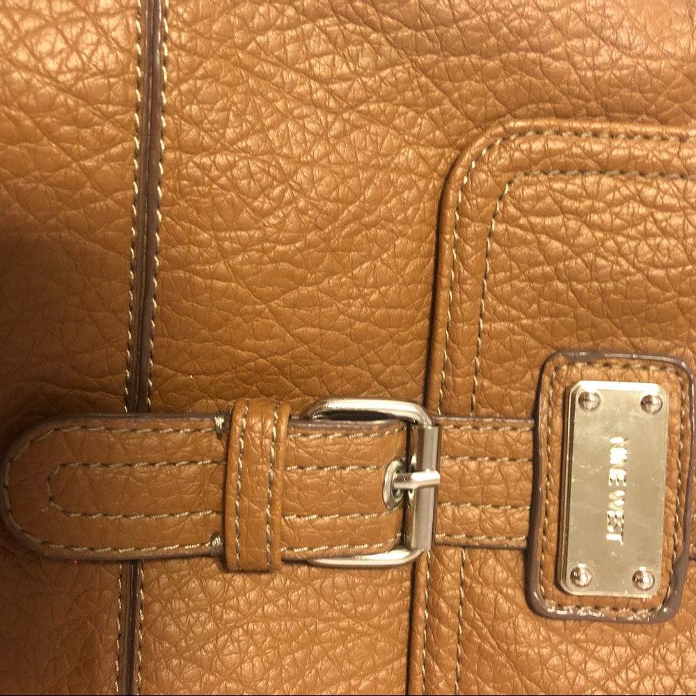 Tan zip closer cross body bag - Picture 3 of 5